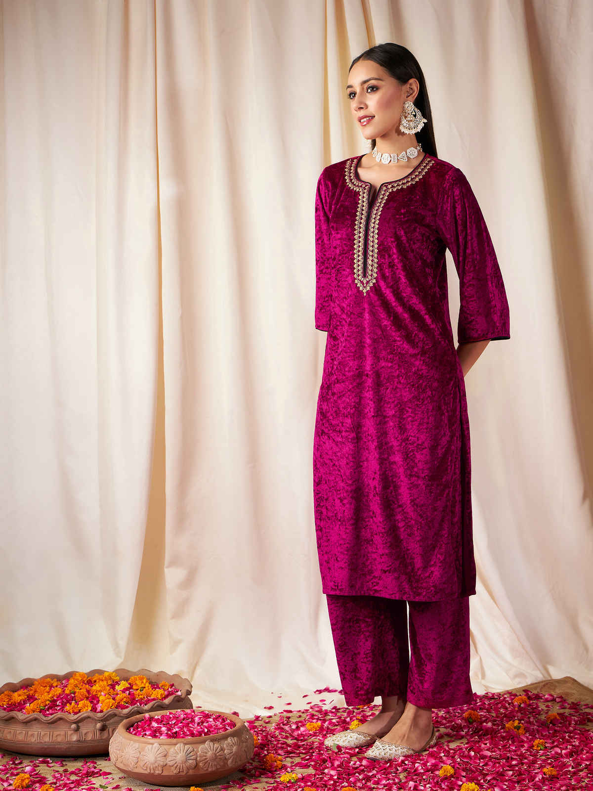 Shae by SASSAFRAS Women's Velvet Straight Kurta | SHKUR00303 | Fuchsia - S
