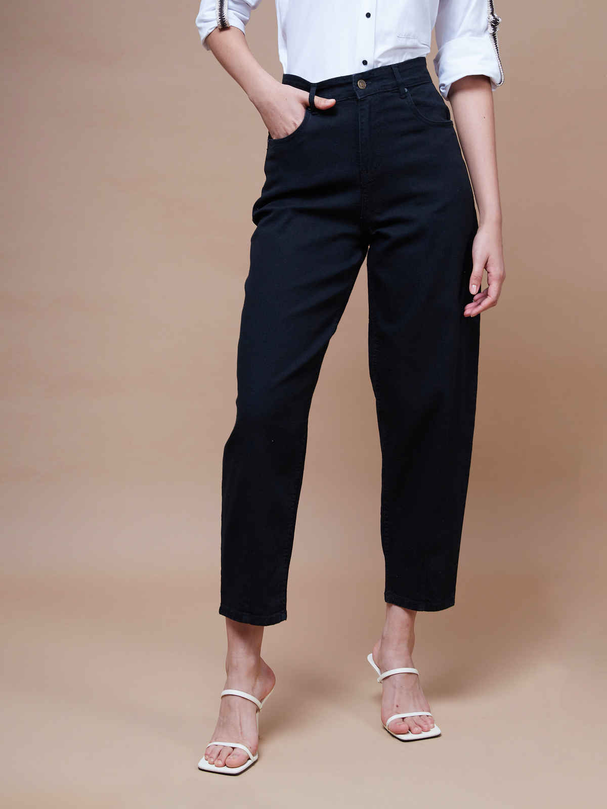 SASSAFRAS Women's Basics Balloon Fit Jeans | Black - L
