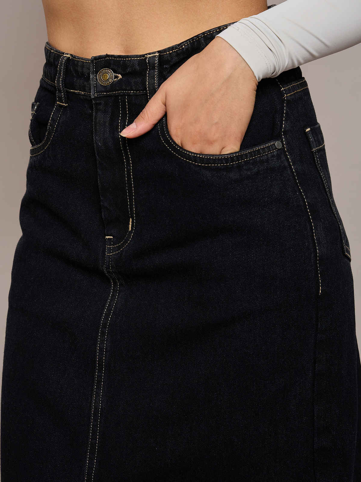 SASSAFRAS Women's Basics Denim Front Slit Midi Skirt | Black - XL