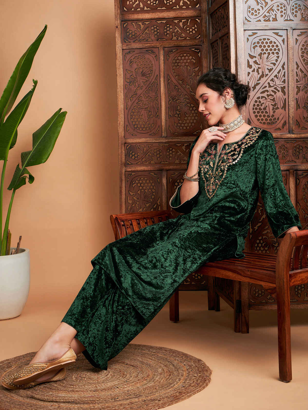 Shae by SASSAFRAS Women's Velvet Embroidered Straight Kurta | Green - S