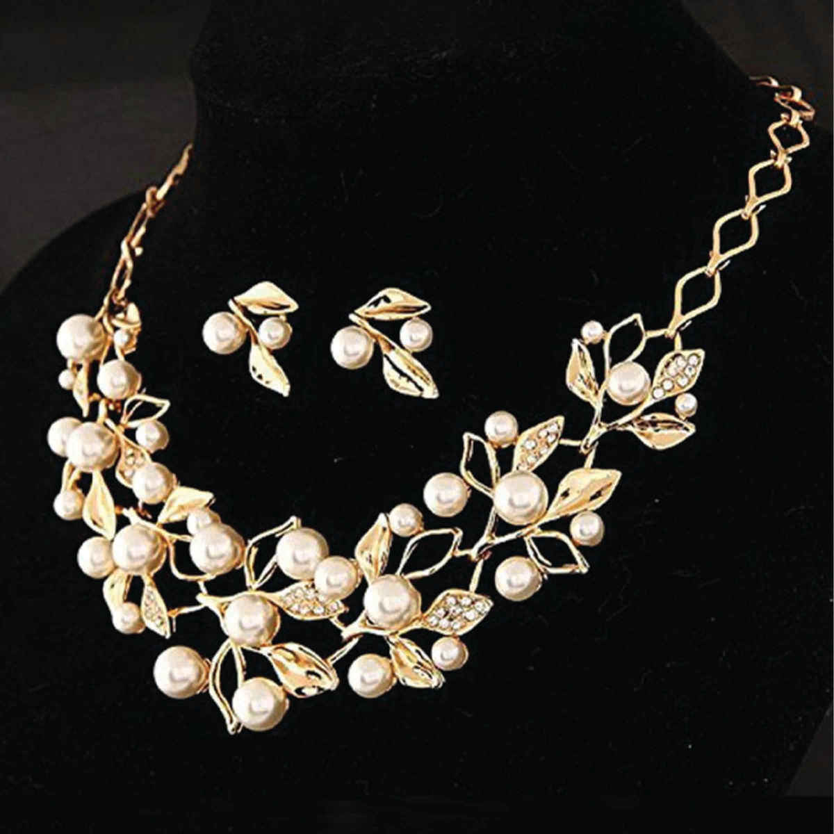YouBella Stylish Latest Design Necklace Set Jewellery Set for Women (Golden)