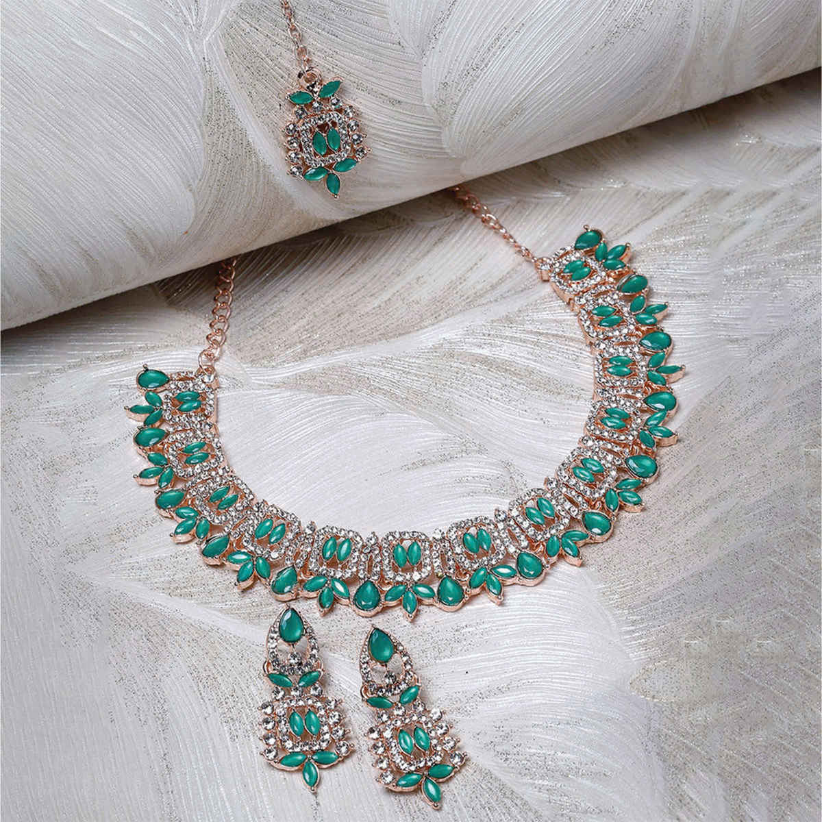 Sukkhi Radiant Gold Plated Green Kundan & Beads Studded Choker Necklace Set