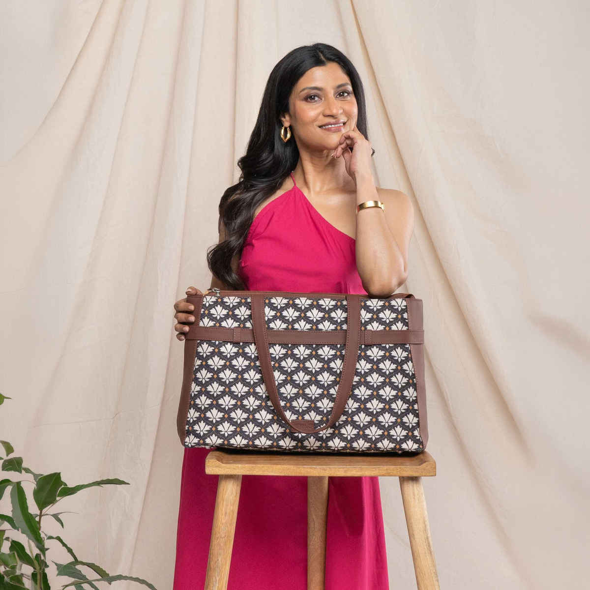 Zouk Bidri Kaiser Statement Office Hand Shoulder Bag | Multicolor