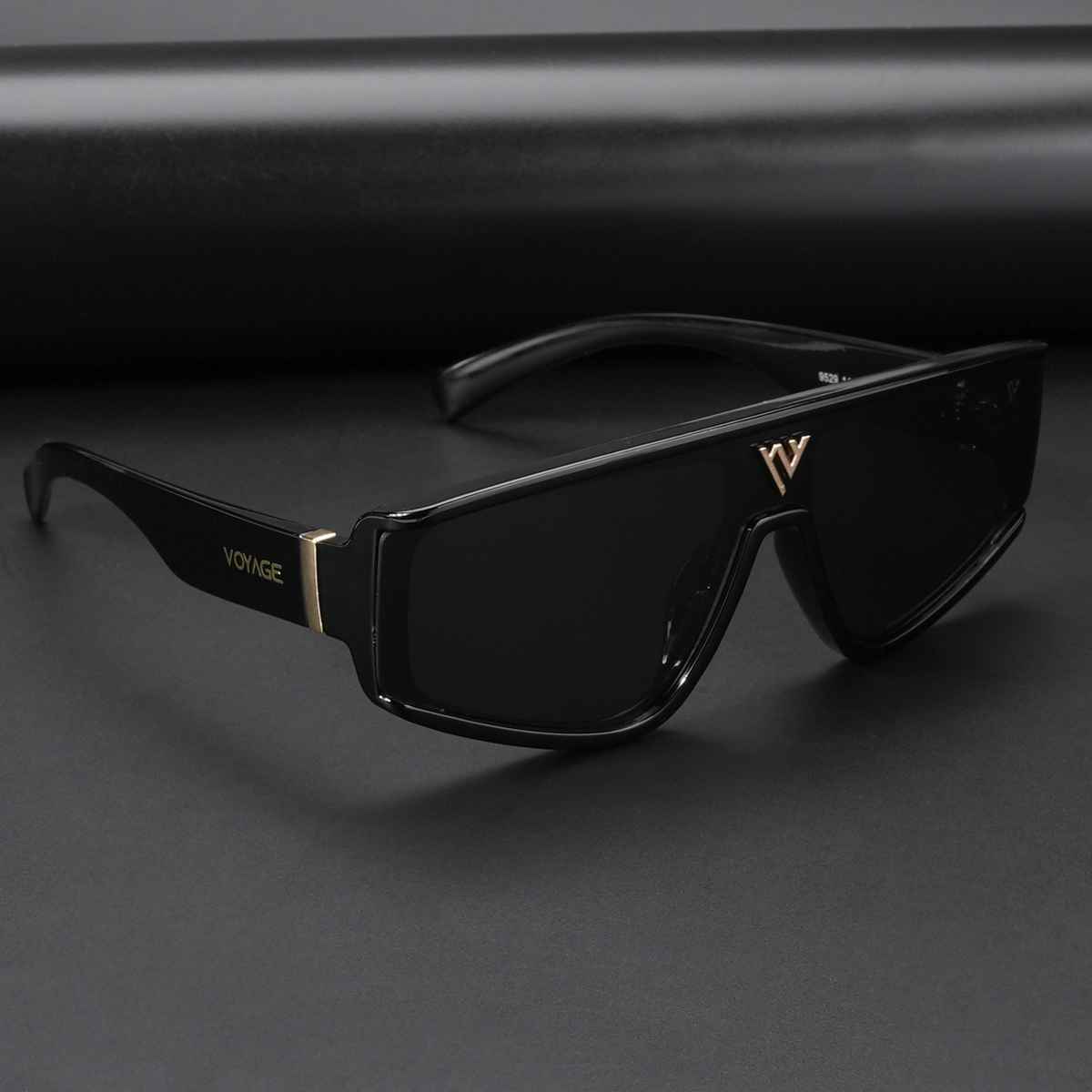 Voyage Unisex Sunglasses | Black - Free Size