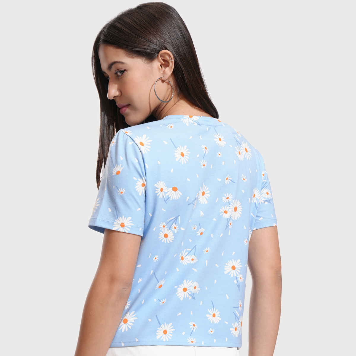 Tokyo Talkies Women's Floral Printed Front Tie Up Crop Top | Blue - M