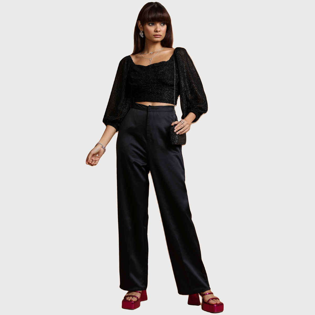 Tokyo Talkies Women's Sweetheart Neckline Ruched Puff Sleeves Crop Top | Black - L