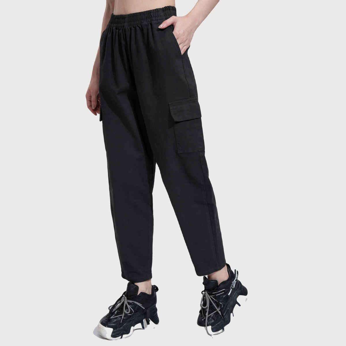 Tokyo Talkies Women's Mid Rise Mom Fit Cargo Trouser | Black - 30