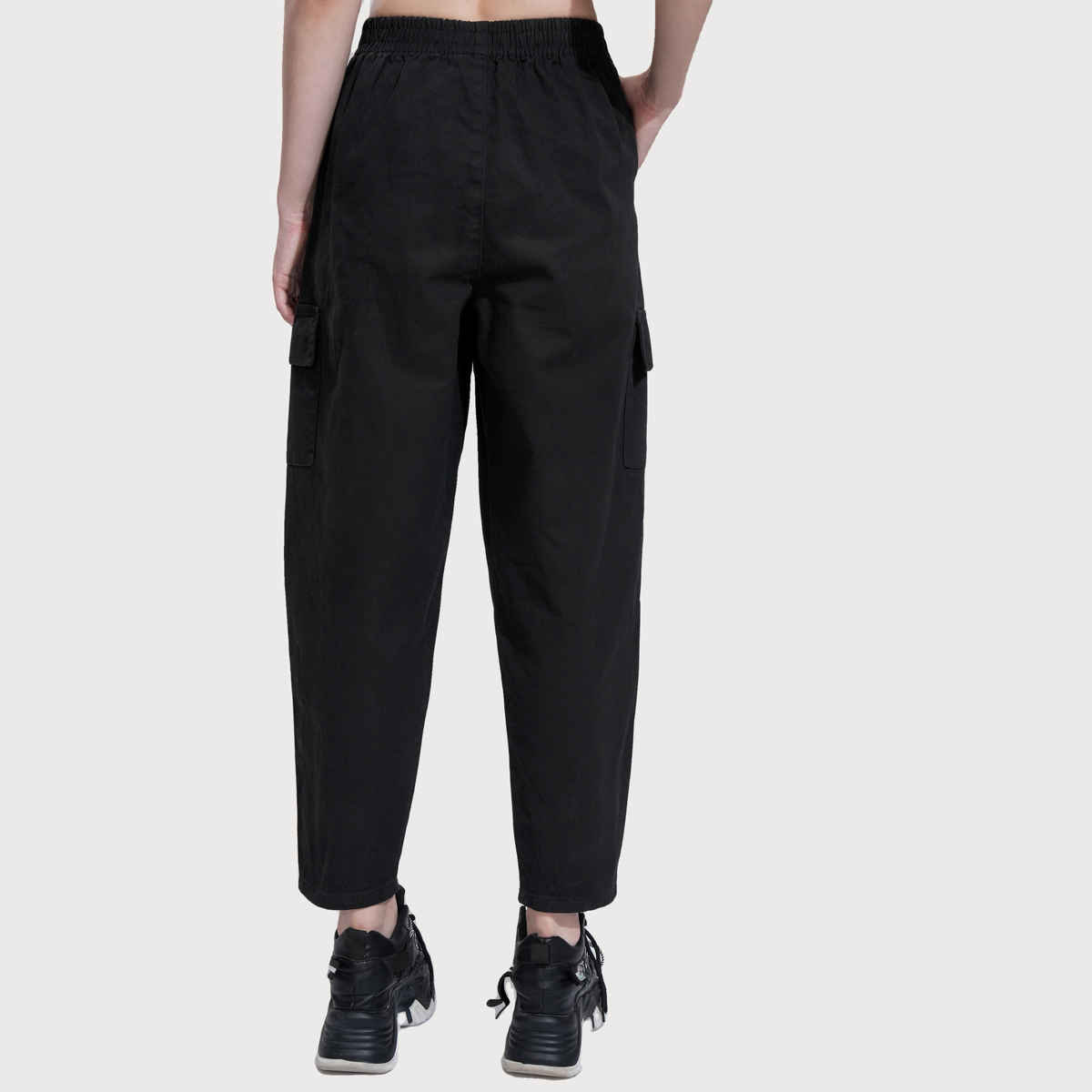 Tokyo Talkies Women's Mid Rise Mom Fit Cargo Trouser | Black - 30