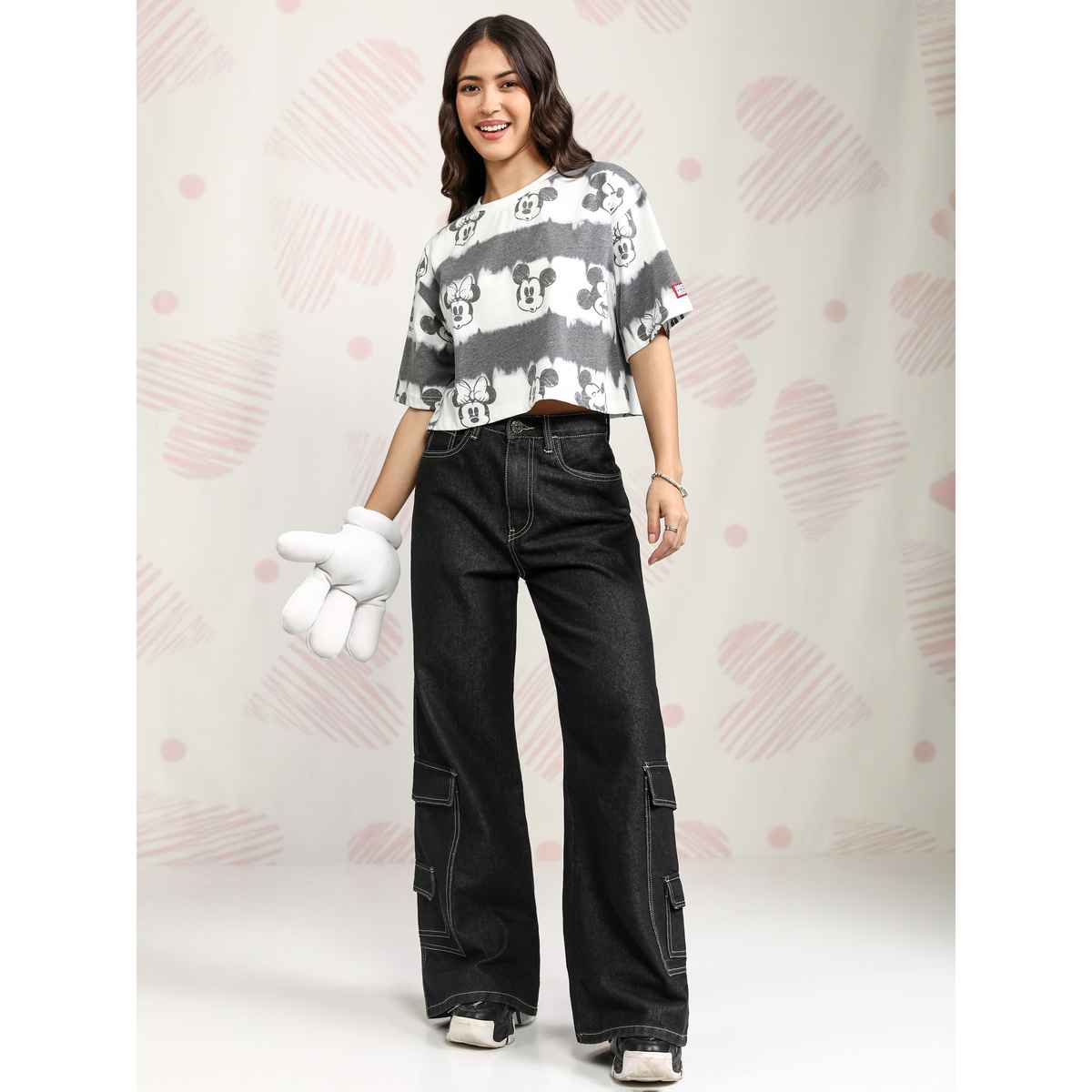 Tokyo Talkies Women's Disney Mickey & Minnie Boxy Fit Cropped T-shirt | Black - L