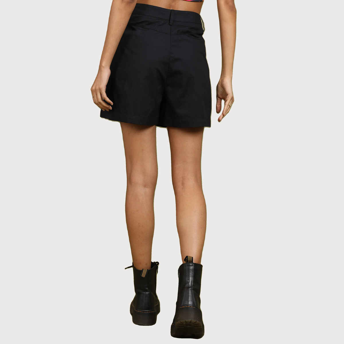 Tokyo Talkies Women's Pleated Cotton Shorts | Black - 32