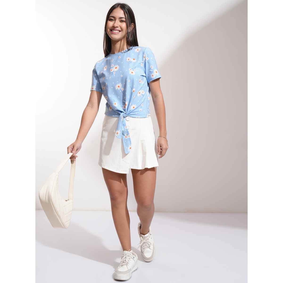 Tokyo Talkies Women's Floral Printed Front Tie Up Crop Top | Blue - M