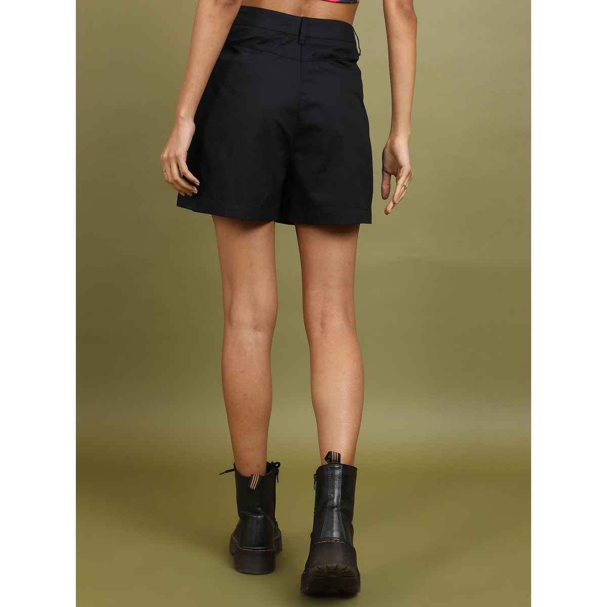 Tokyo Talkies Women's Pleated Cotton Shorts | Black - 34