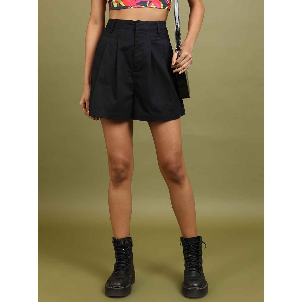 Tokyo Talkies Women's Pleated Cotton Shorts | Black - 34