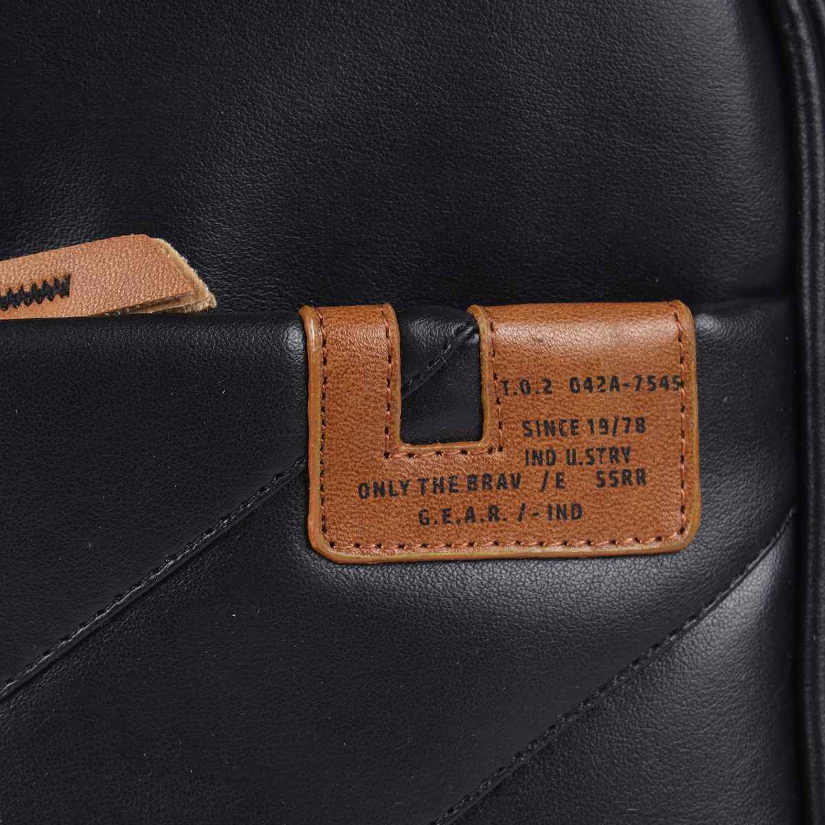 Gear Pleat Messenger - Black Black