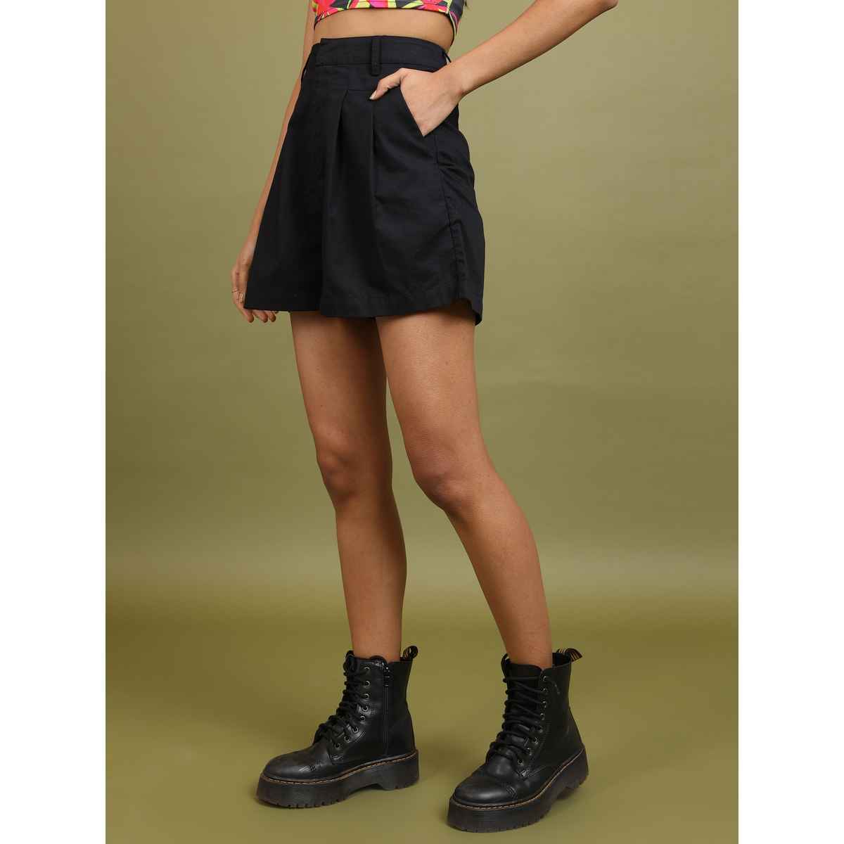 Tokyo Talkies Women's Pleated Cotton Shorts | Black - 34
