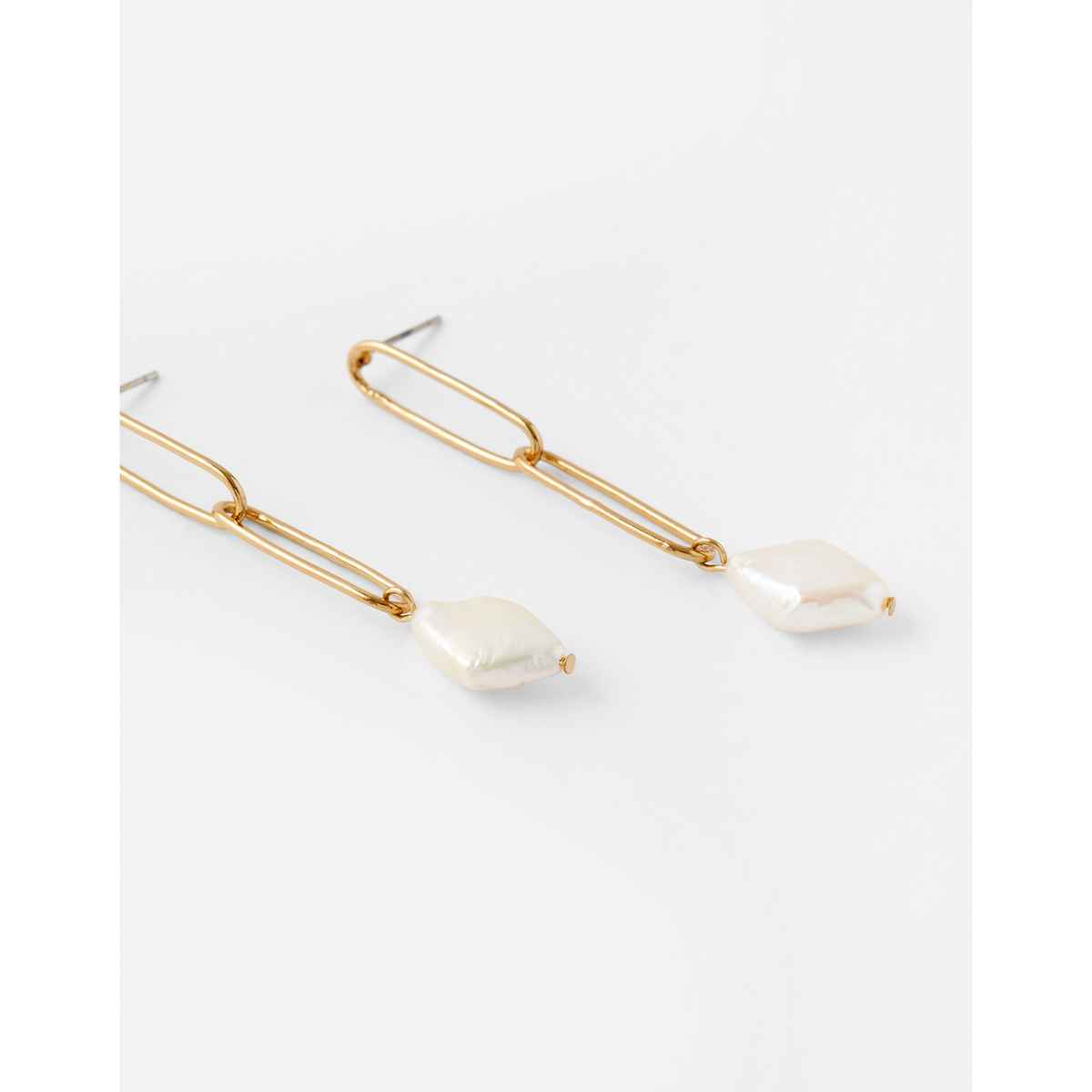 Accessorize London Women's Freshwater Pearl Chain Earring - Gold