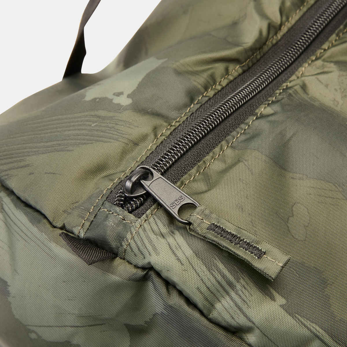 Decathlon | Unisex Camouflage Polyester 30 L Duffle Bag - Green Camouflage, One Size