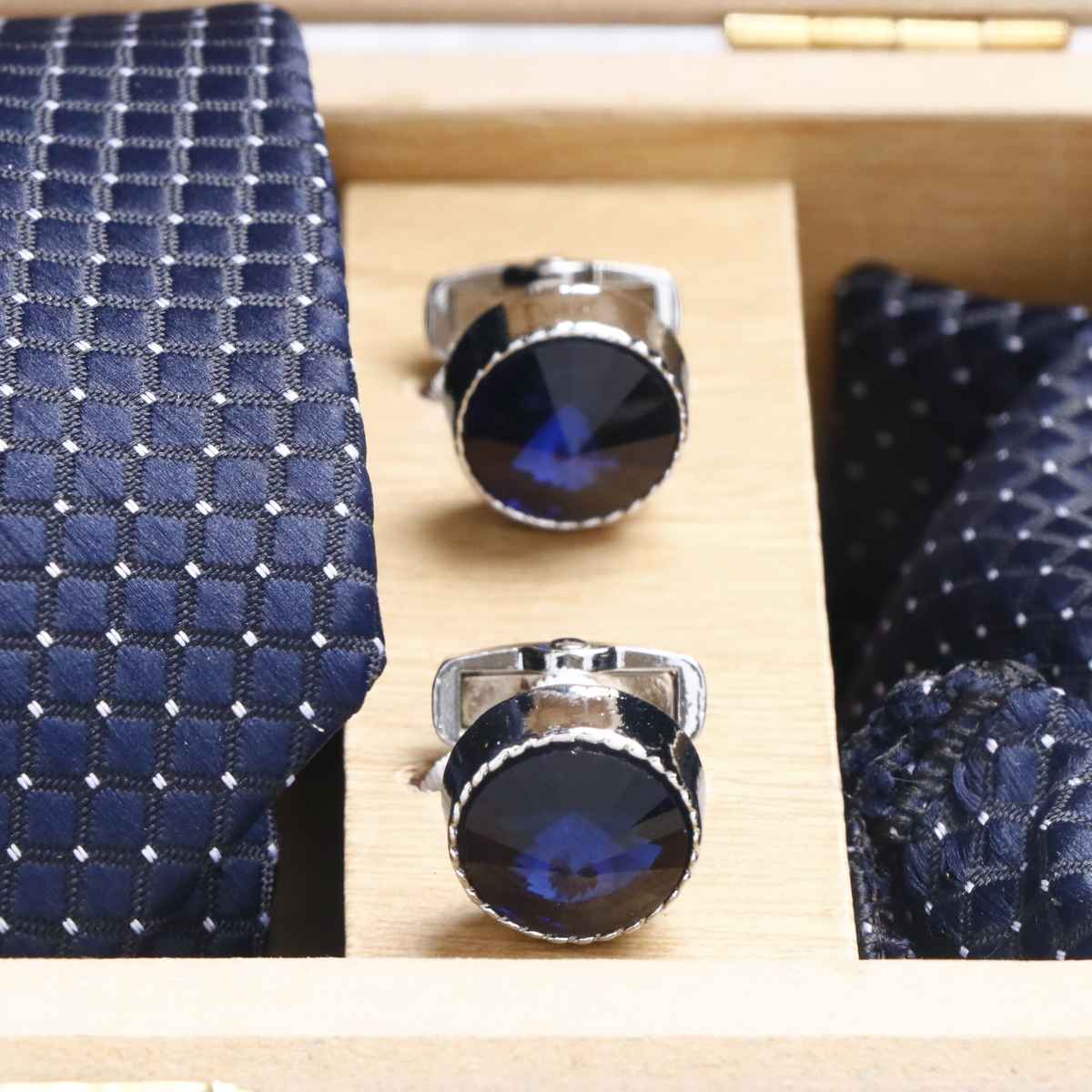 Archies Blue And White Dot Tie & Cufflink Set