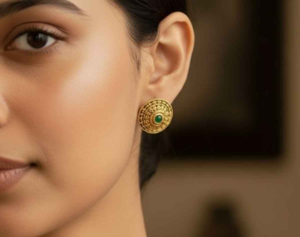 The Opal Factory Necklace Set Golden Round Intricate Filigree Motif & Stud Earrings in Golden Chain