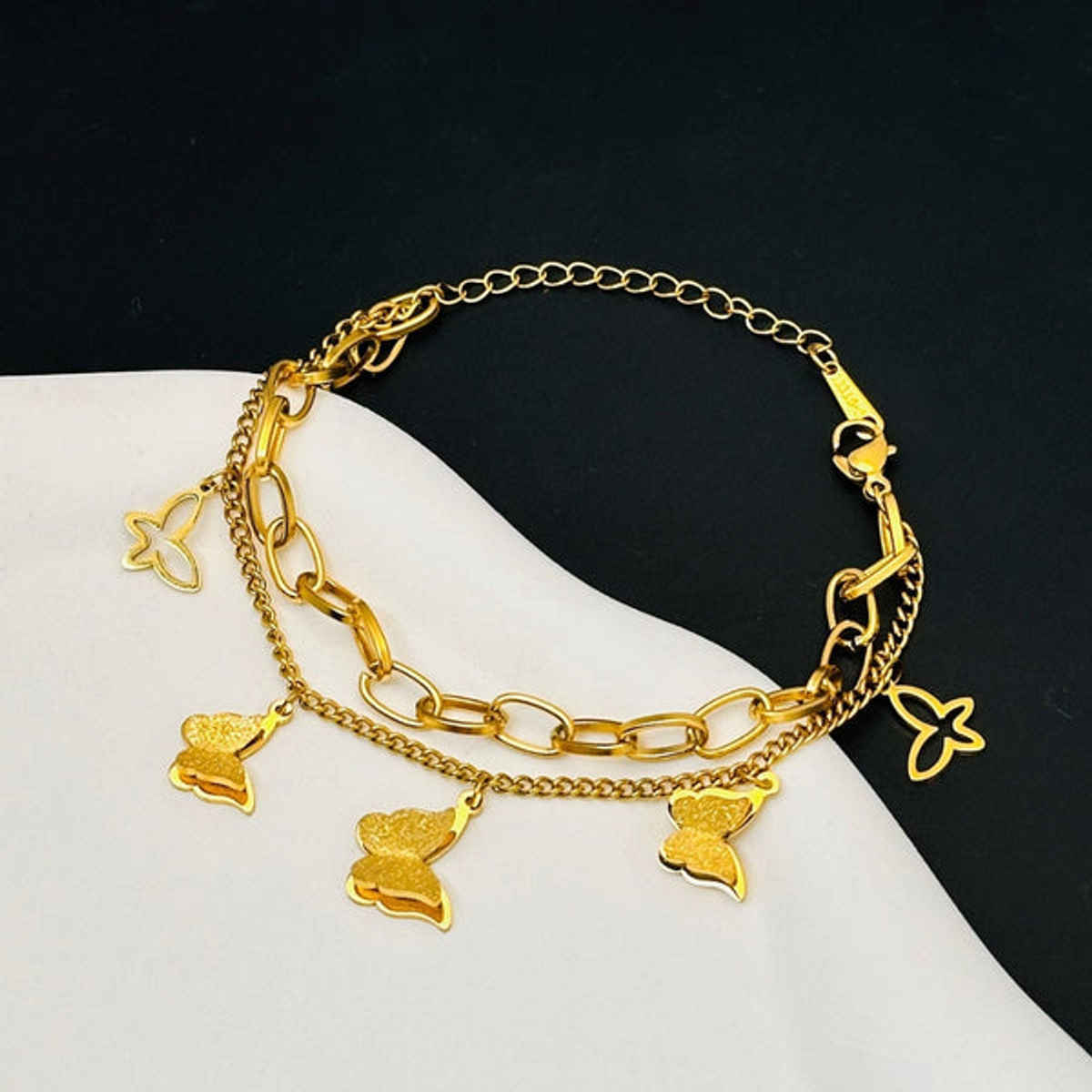 Estailo Fashion Monarch Charm Bracelet | Gold