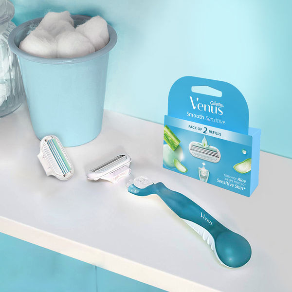 Gillette Venus Smooth Combo Pack|Razor Plus 2 Refills|Aloe Vera Smooth
