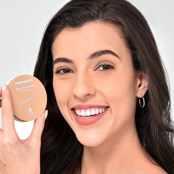 Mamaearth Glow Oil Control Compact Spf 30 With Vitamin C & Turmeric Instant Glow - (Ivory Glow)