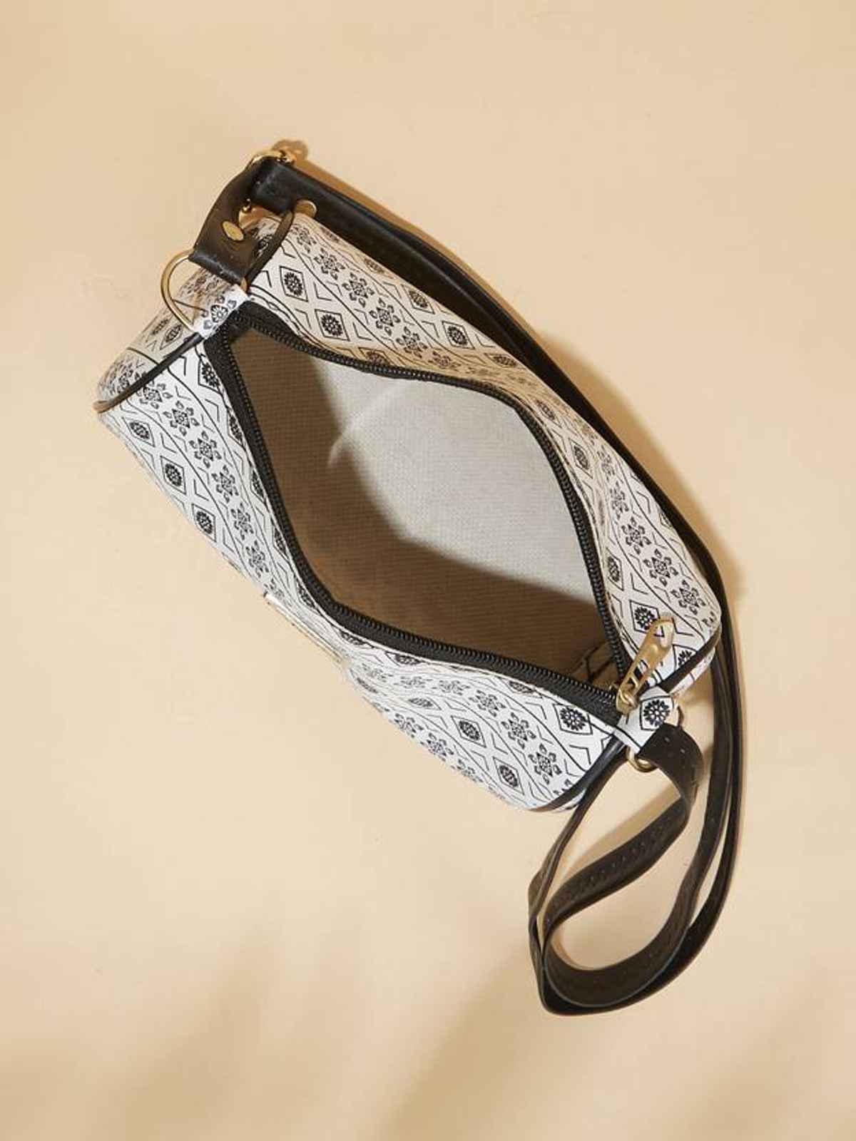 Fargo Women's Sling Bag | FGO 875 - Black