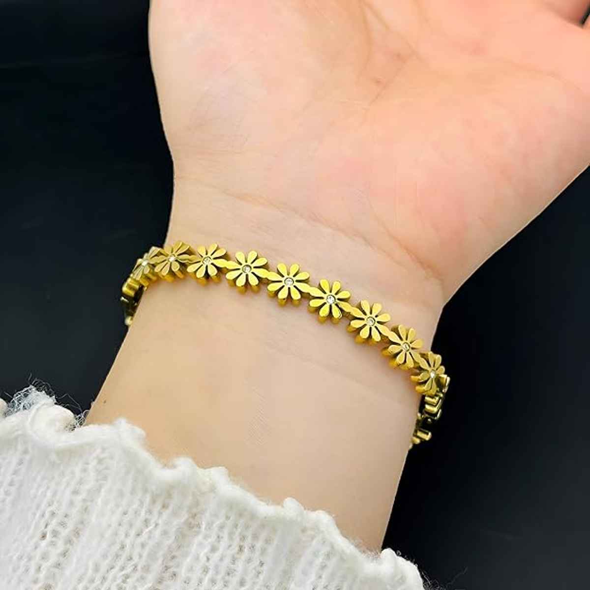 Beautynx Golden Daisy Bloom Bracelet | BNX-BR-0002 - Gold