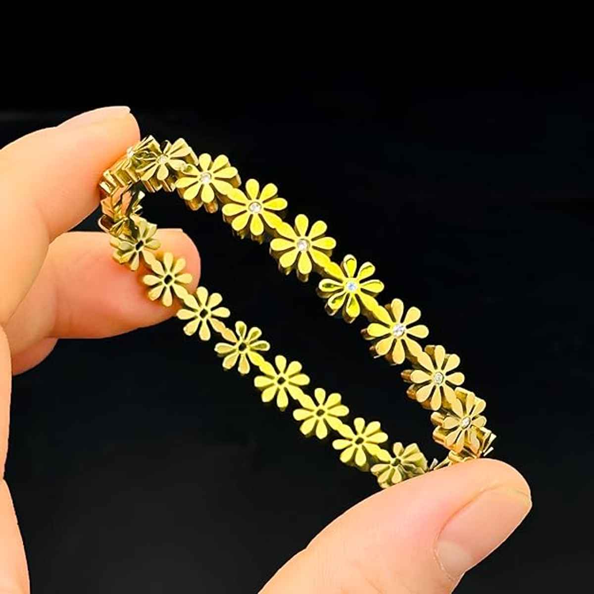 Beautynx Golden Daisy Bloom Bracelet | BNX-BR-0002 - Gold