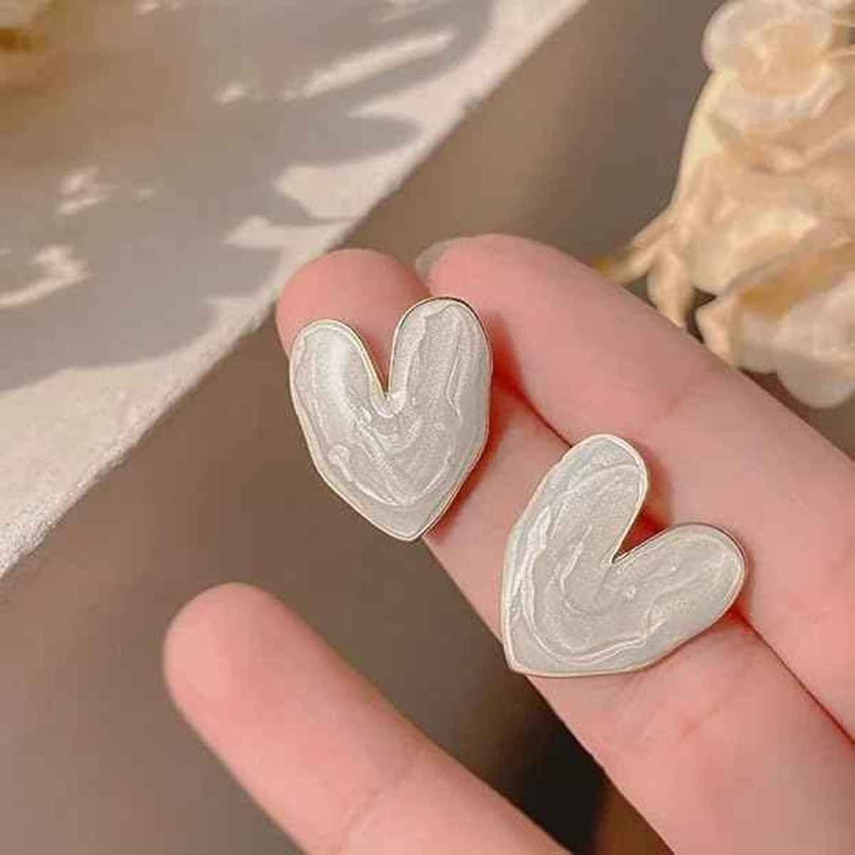 Beautynx Pearl White Heart Wave Earrings | White | BNX-EAR-0039