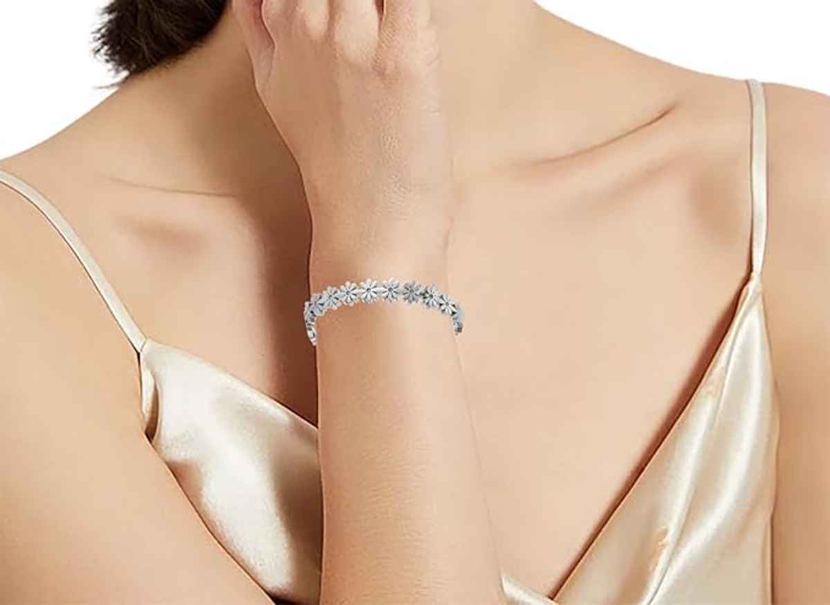 Beautynx Silver Daisy Bloom Bracelet | BNX-BR-0001 - Silver