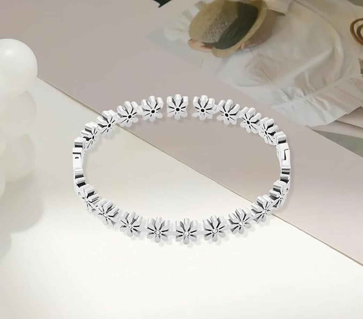 Beautynx Silver Daisy Bloom Bracelet | BNX-BR-0001 - Silver