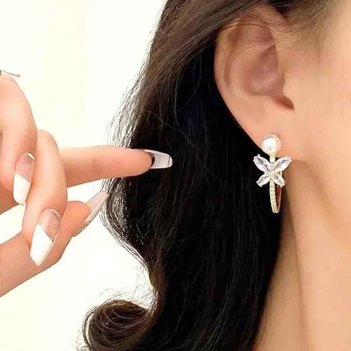 Estailo Fashion Take A Bow Hoop Earrings | Gold