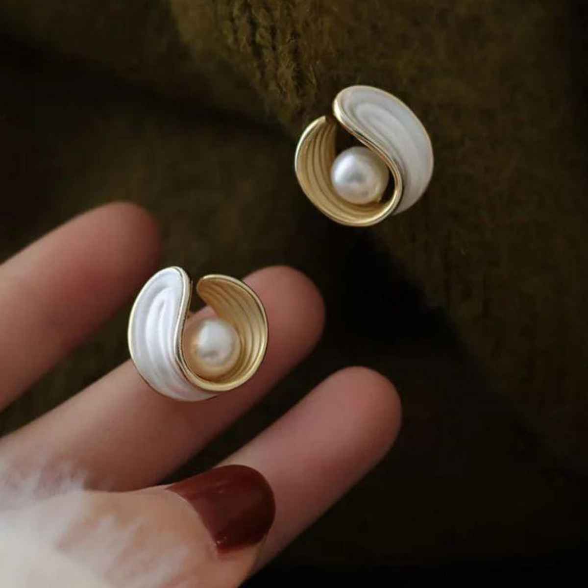 Estailo Fashion Pearl Stud Earrings | E0001375 | White