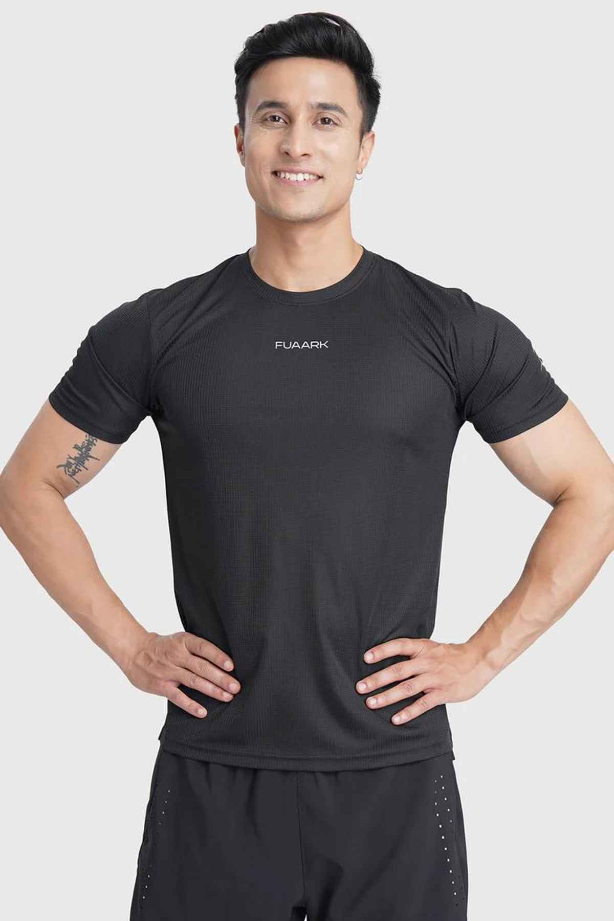 FUAARK Men's Checks Round Neck Slim Fit Gym & Active Wear Sports T-shirt | Black - L