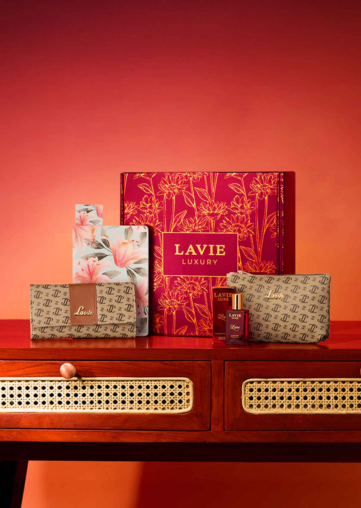 Lavie Scarlet Wallet 1 Women Gift Set