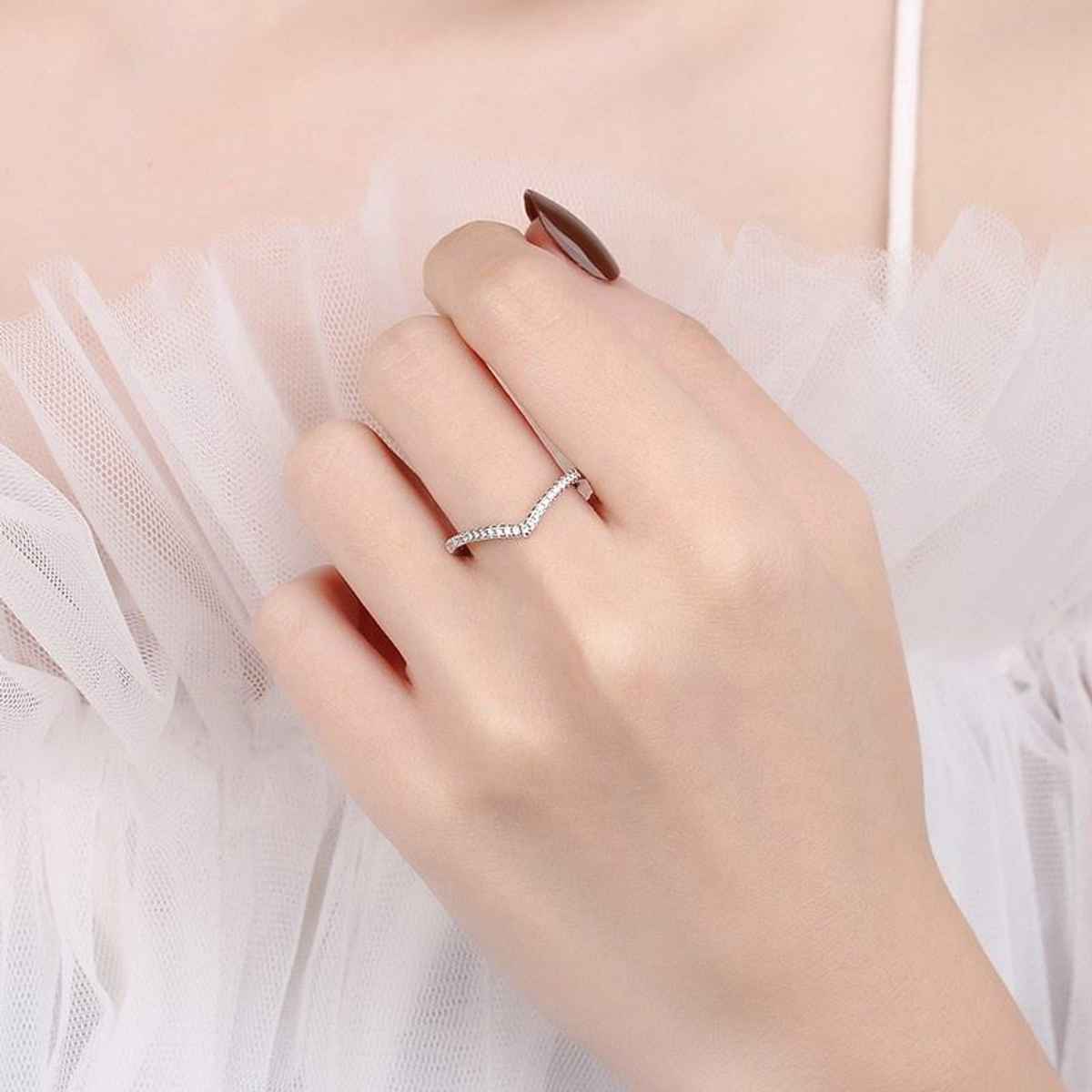 Beautynx Silver V Elegance Ring | Silver | BNX-RNG-0044