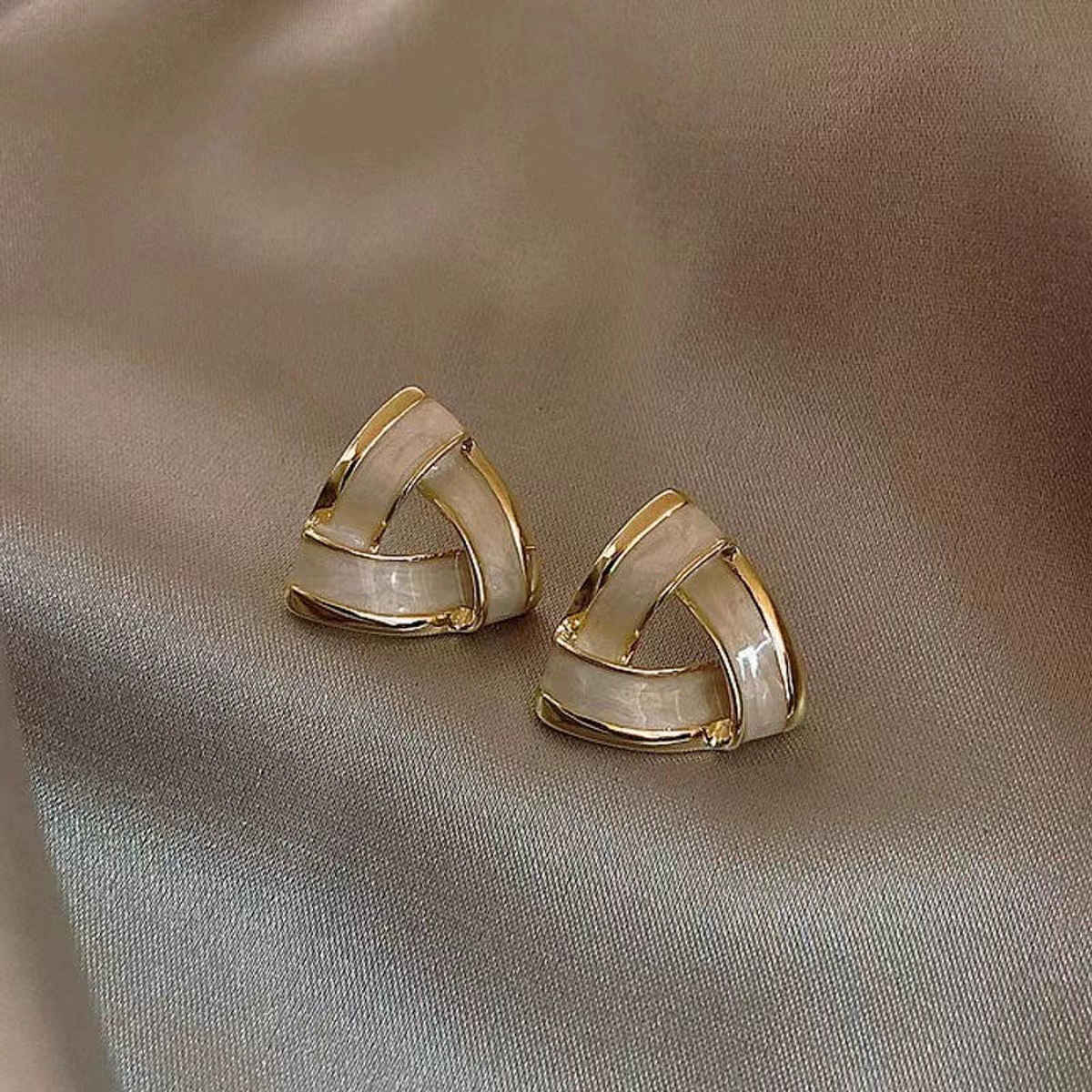 Beautynx Pearl Geo Weave Earrings | White | BNX-EAR-0071