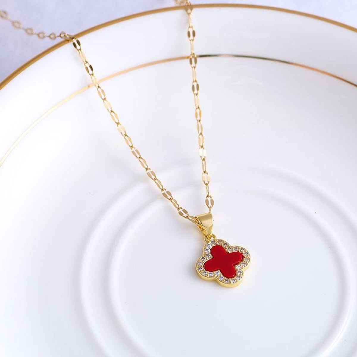 Beautynx Enchanted Clover Necklace | Gold | BNX-NK-0032