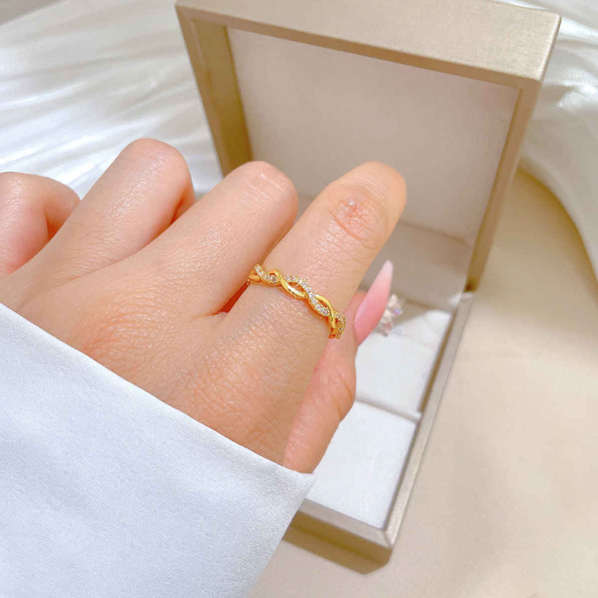 Beautynx Twisted Glow Ring | Gold | BNX-RNG-0004