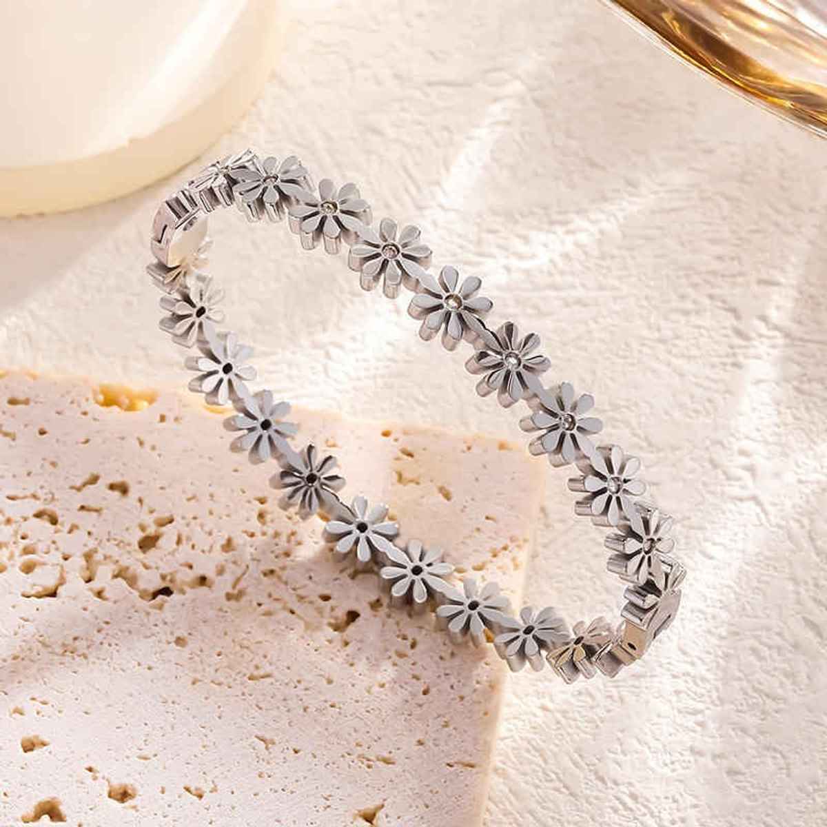 Beautynx Silver Daisy Bloom Bracelet | BNX-BR-0001 - Silver