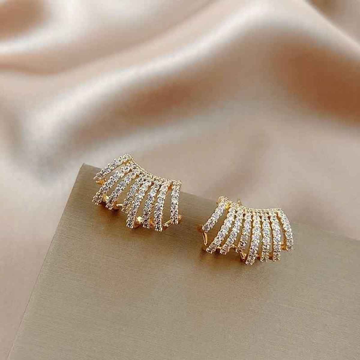 Beautynx Radiant Wave Spark Earrings | Gold | BNX-EAR-0053