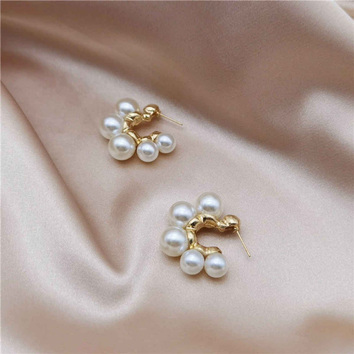 Beautynx Pearl Cluster Loop Earrings | Gold | BNX-EAR-0061