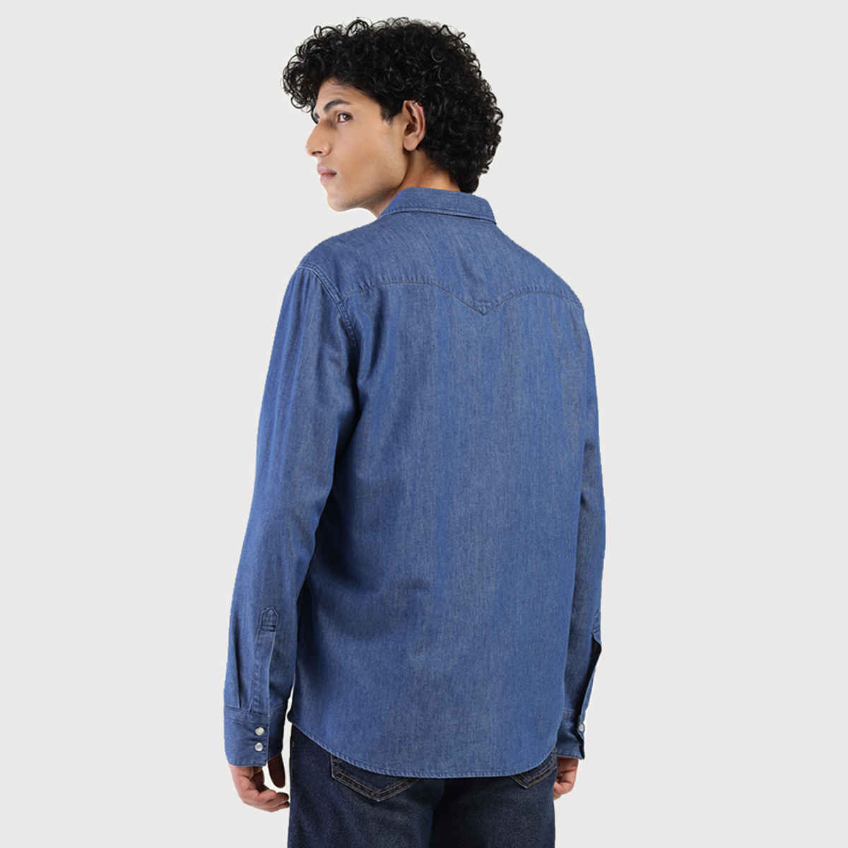 Levi's Men's 100% BCI Cotton Denim Shirt | Light Denim Blue - M