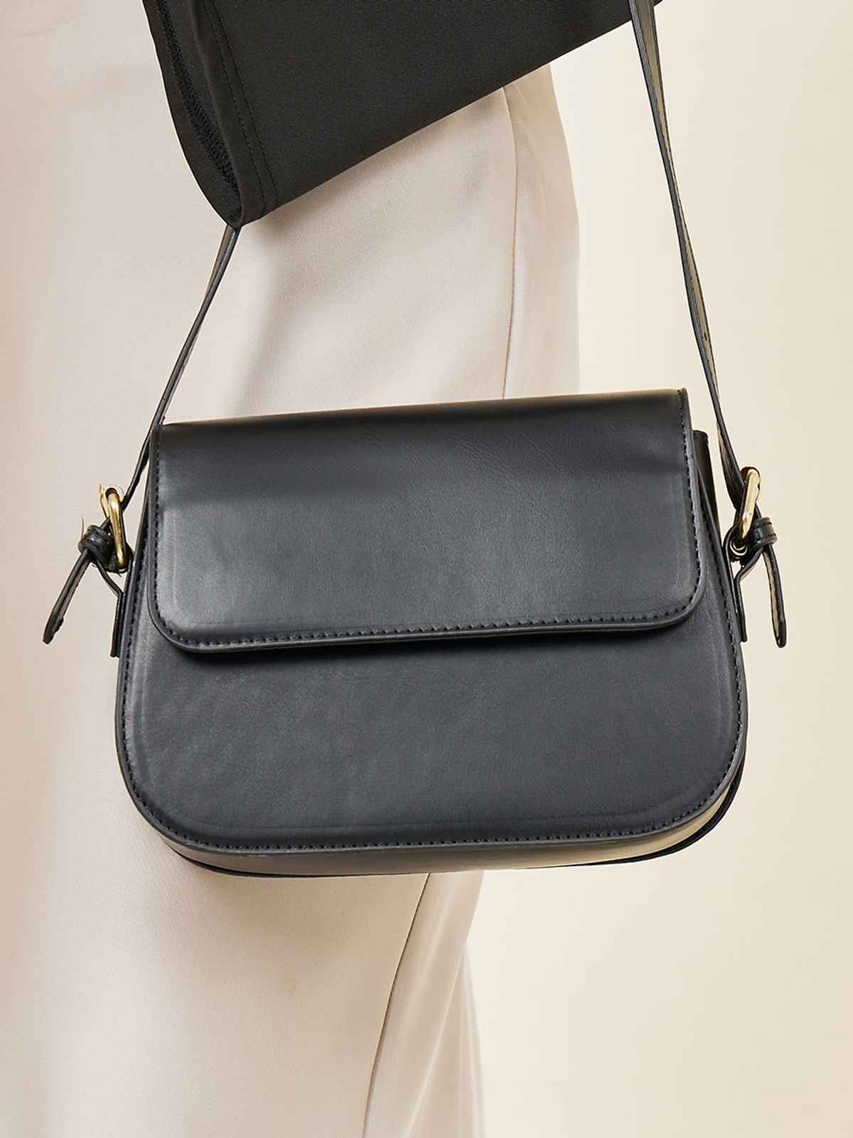 Styli Women Black Curve Edge Shoulder Bag Black Free Size