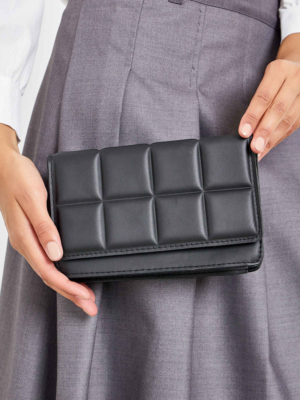 Styli Women's Plain Quilted Shoulder Bag | Black