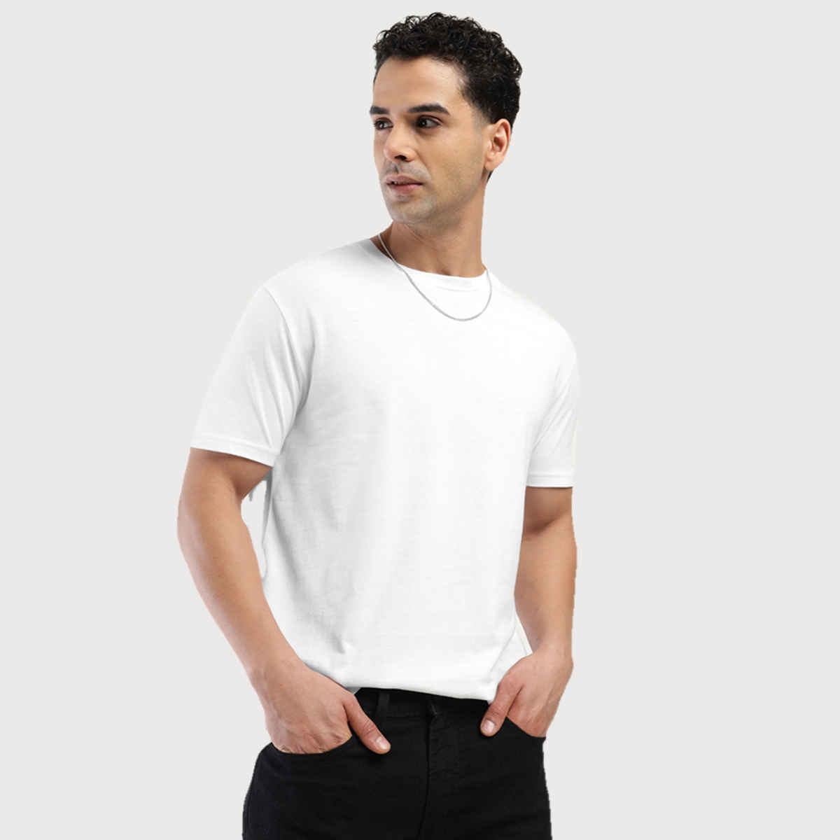 Levi's Men's 100% BCI Cotton Round Neck T-shirt | White - M