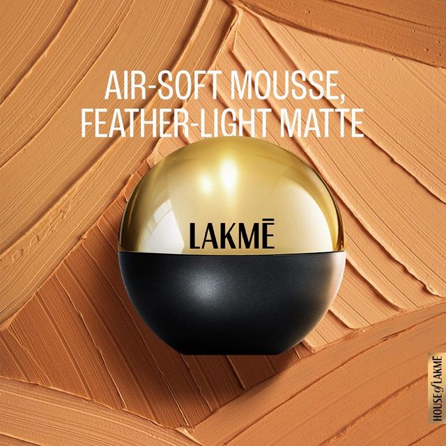 Lakme Xtraordin-airy Mattereal Mousse Foundation, Matte Finish,Has SPF8, 01 Classic Ivory