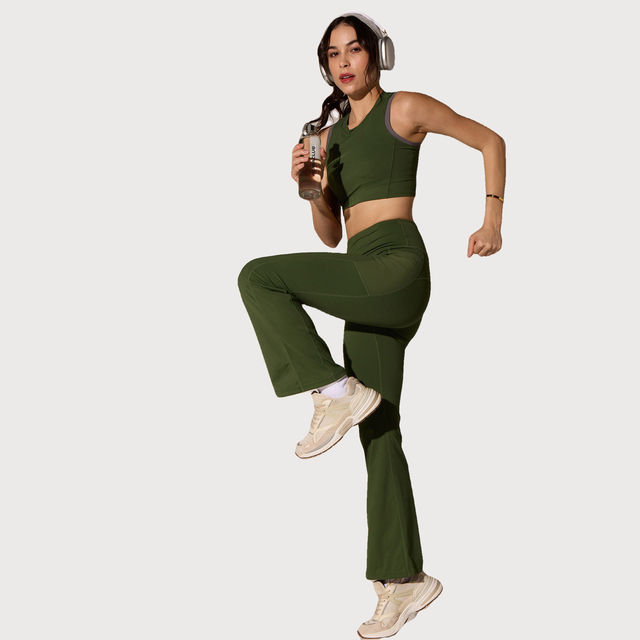 Cava Women's Flare Pants All-Day Flex - Buy at ₹1452 Online