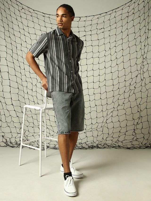 Hubberholme Men's Vertical Striped Relaxed Fit Textured Fabric Casual Shirt | Black - 38